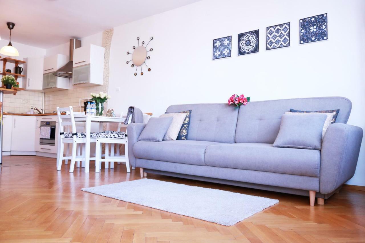 Cozy And Great Location By Cooee Apartments Varsó Kültér fotó