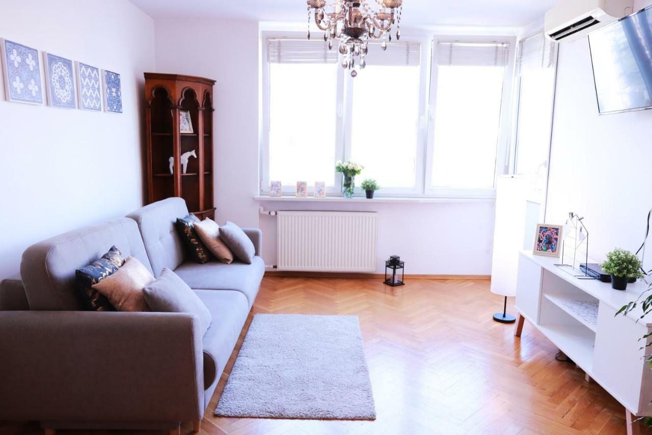 Cozy And Great Location By Cooee Apartments Varsó Kültér fotó